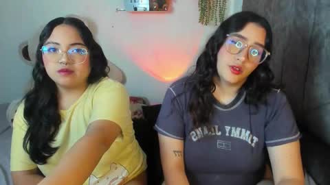 Snapshot of maddie_and_chelsea_ chatting on November 29, 2025, 11:35 am Maddie and Chelsea online show from November 29, 2025, 11:35 am