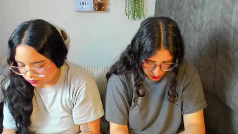 Snapshot of maddie_and_chelsea_ chatting on January 6, 2026, 4:32 pm Maddie and Chelsea online show from January 6, 2026, 4:32 pm