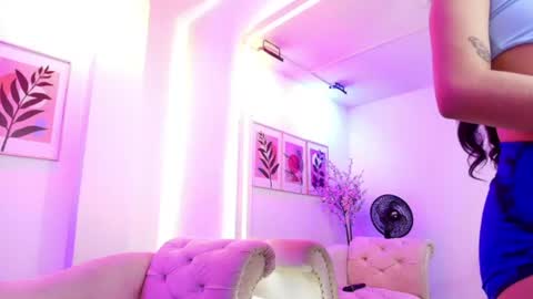 maddie_t18 online show from July 28, 2026, 12:48 pm