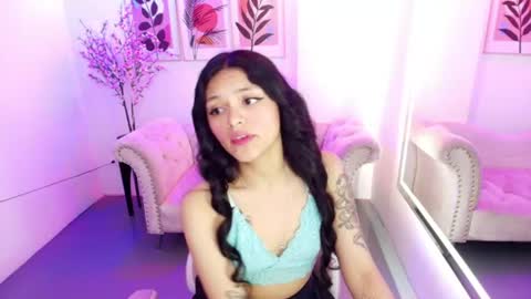 maddie_t18 online show from July 29, 2026, 11:19 am