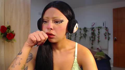 maddiie and clyde online show from December 18, 2025, 2:34 pm