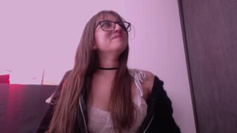 Snapshot of maddy_14 chatting on November 7, 2025, 8:20 pm Maddy UwU online show from November 7, 2025, 8:20 pm