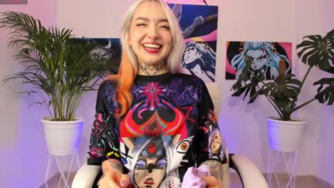 Snapshot of maddy_uwu chatting on December 10, 2024, 2:16 am maddy_uwu online show from December 10, 2024, 2:16 am