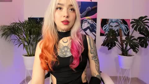 Snapshot of maddy_uwu chatting on December 16, 2024, 12:26 am maddy_uwu online show from December 16, 2024, 12:26 am