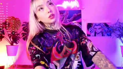 Snapshot of maddy_uwu chatting on February 22, 2025, 5:44 am maddy_uwu online show from February 22, 2025, 5:44 am
