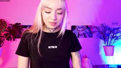 Snapshot of maddy_uwu chatting on March 4, 2025, 7:19 am maddy_uwu online show from March 4, 2025, 7:19 am