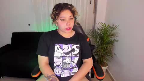 Snapshot of madelaine_taylor chatting on January 2, 2025, 9:11 am madelaine_taylor online show from January 2, 2025, 9:11 am