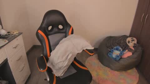 Snapshot of madelaine_taylor chatting on September 30, 2025, 5:51 pm madelaine_taylor online show from September 30, 2025, 5:51 pm