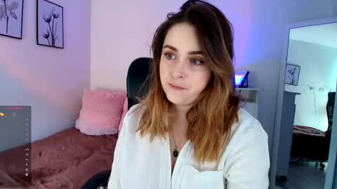 madelamee online show from September 21, 2025, 3:02 pm