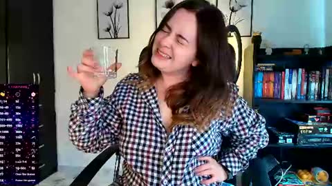 madelamee online show from June 25, 2026, 9:08 pm