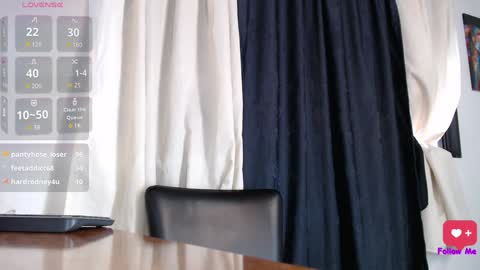 Snapshot of madeleine_w chatting on January 7, 2025, 10:19 pm Madeleine online show from January 7, 2025, 10:19 pm