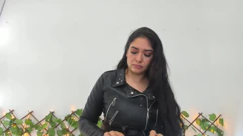 Snapshot of madeleine_w chatting on March 12, 2025, 5:07 pm Madeleine online show from March 12, 2025, 5:07 pm
