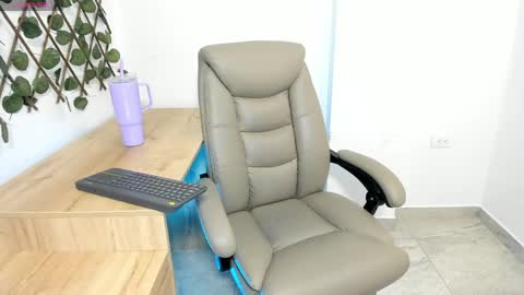 Madeleine  online show from April 25, 2026, 12:46 am