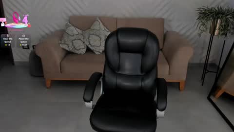 Snapshot of madelinefox_ chatting on March 6, 2026, 7:05 am Madeline online show from March 6, 2026, 7:05 am