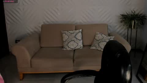 Snapshot of madelinefox_ chatting on June 14, 2026, 9:55 am Madeline online show from June 14, 2026, 9:55 am