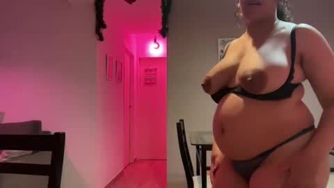 madellein online show from December 4, 2025, 2:21 am