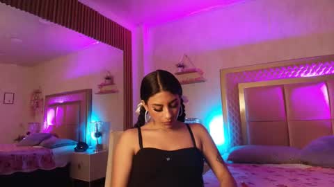 madhison_5 online show from May 5, 2026, 2:36 pm