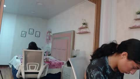 madhison_5 online show from May 8, 2026, 11:48 am