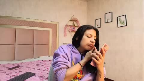 madhison_5 online show from May 14, 2026, 12:12 pm
