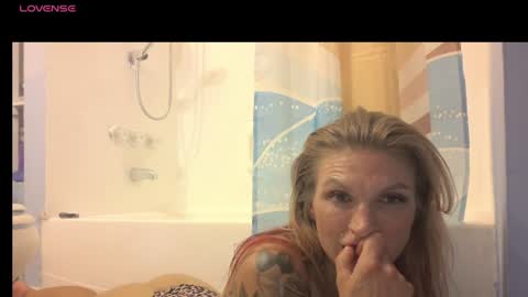 Snapshot of madie_ray chatting on July 31, 2026, 5:29 am Madie Ray online show from July 31, 2026, 5:29 am