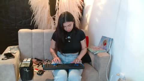 Snapshot of madison407843 chatting on April 16, 2026, 2:18 pm madison407843 online show from April 16, 2026, 2:18 pm