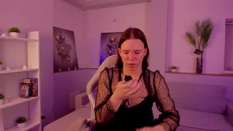 Snapshot of madison_mongomeri chatting on December 15, 2025, 3:11 am Medison online show from December 15, 2025, 3:11 am