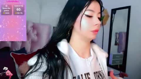 madison_oli online show from November 28, 2025, 4:53 pm