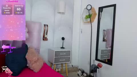 madison_oli online show from December 2, 2025, 4:24 pm