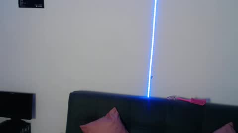 madison_oli online show from December 17, 2025, 2:01 pm