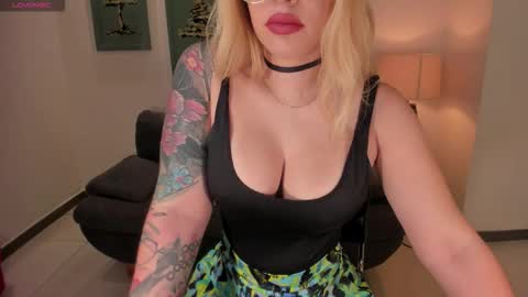 Madison Kane online show from December 14, 2025, 11:04 am