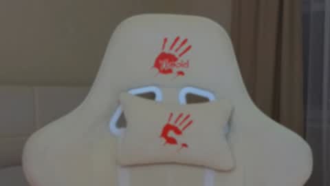 Snapshot of madissson chatting on December 2, 2024, 4:31 am Madi Soon online show from December 2, 2024, 4:31 am