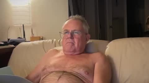 madmanacrossthewater online show from November 6, 2025, 5:08 am