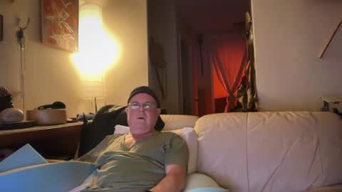 madmanacrossthewater online show from November 9, 2025, 1:15 am