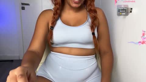 Snapshot of madsnextdoor chatting on October 29, 2025, 10:00 pm Maddie online show from October 29, 2025, 10:00 pm