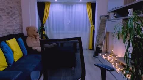 Madye Roberts online show from December 21, 2025, 11:01 pm