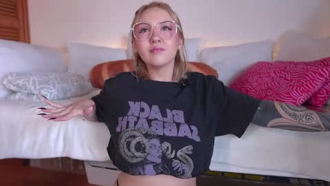 Maeve  schedule 11 am- 530 pm colombia time  online show from May 8, 2026, 2:00 pm