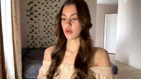 Sophie online show from May 5, 2026, 5:15 am