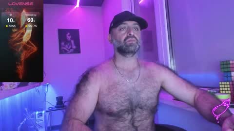 Snapshot of magabear chatting on September 25, 2025, 9:18 pm Magabear online show from September 25, 2025, 9:18 pm