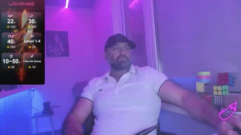 Snapshot of magabear chatting on October 17, 2025, 9:28 pm Magabear online show from October 17, 2025, 9:28 pm