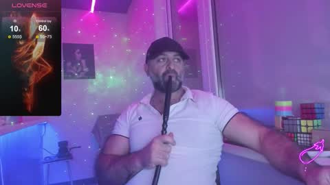 Snapshot of magabear chatting on October 24, 2025, 7:21 pm Magabear online show from October 24, 2025, 7:21 pm