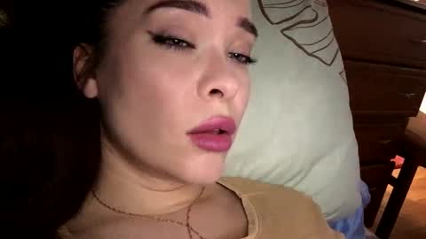 magggg658318 online show from October 4, 2025, 2:04 pm