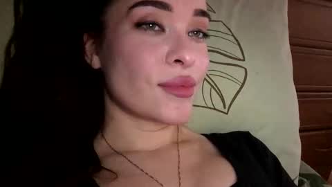 magggg658318 online show from November 19, 2025, 11:43 am