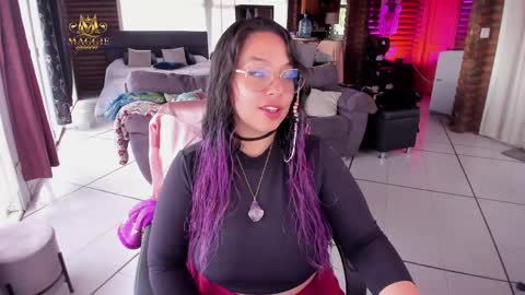 Snapshot of maggie_queen chatting on April 26, 2026, 9:34 pm Luna online show from April 26, 2026, 9:34 pm