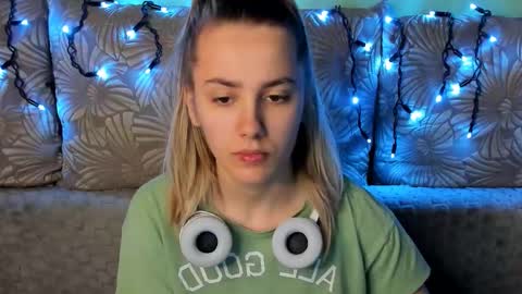 Maggie online show from December 15, 2025, 3:00 am