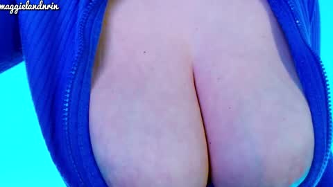 Snapshot of maggielandrin chatting on October 22, 2025, 5:02 pm Maggie online show from October 22, 2025, 5:02 pm