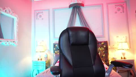 Snapshot of maggietime chatting on December 21, 2024, 8:32 pm online show from December 21, 2024, 8:32 pm