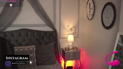 Snapshot of maggietime chatting on September 23, 2025, 9:29 pm online show from September 23, 2025, 9:29 pm