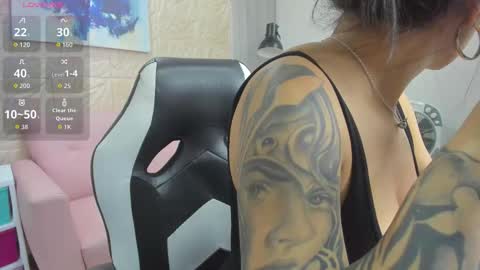 Isa  online show from November 18, 2025, 8:24 pm