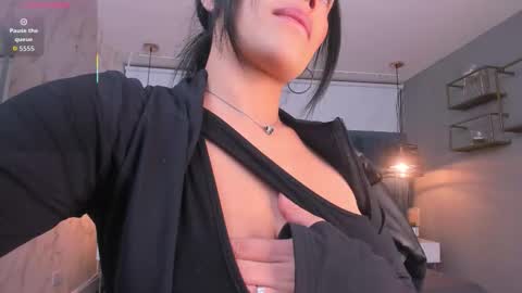 Isa  online show from February 5, 2026, 11:59 am