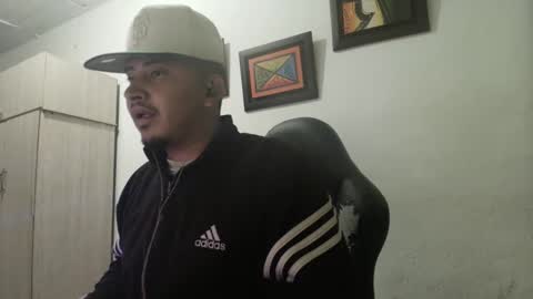 Snapshot of magic_milk23 chatting on October 10, 2025, 5:28 am magic_milk23 online show from October 10, 2025, 5:28 am